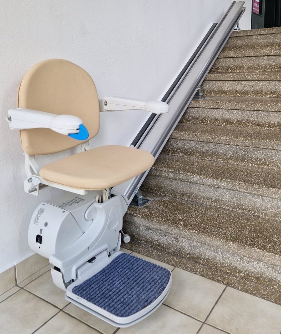Treppenlift für barrierefreien Zugang – Ihre Sicherheit und Komfort stehen bei uns an erster Stelle.